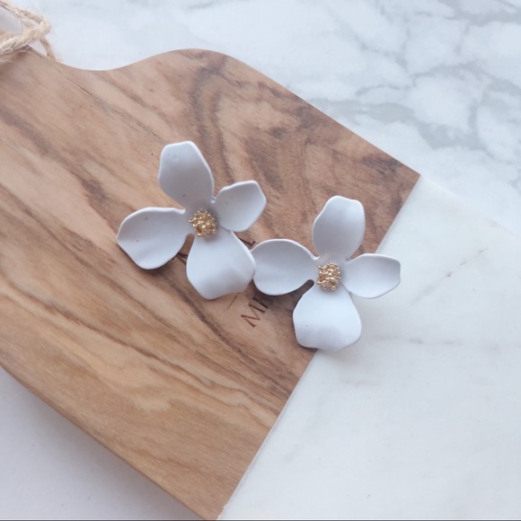 LAST Anthro Style Flower Silver Posts Earrings - Picture 3 of 8